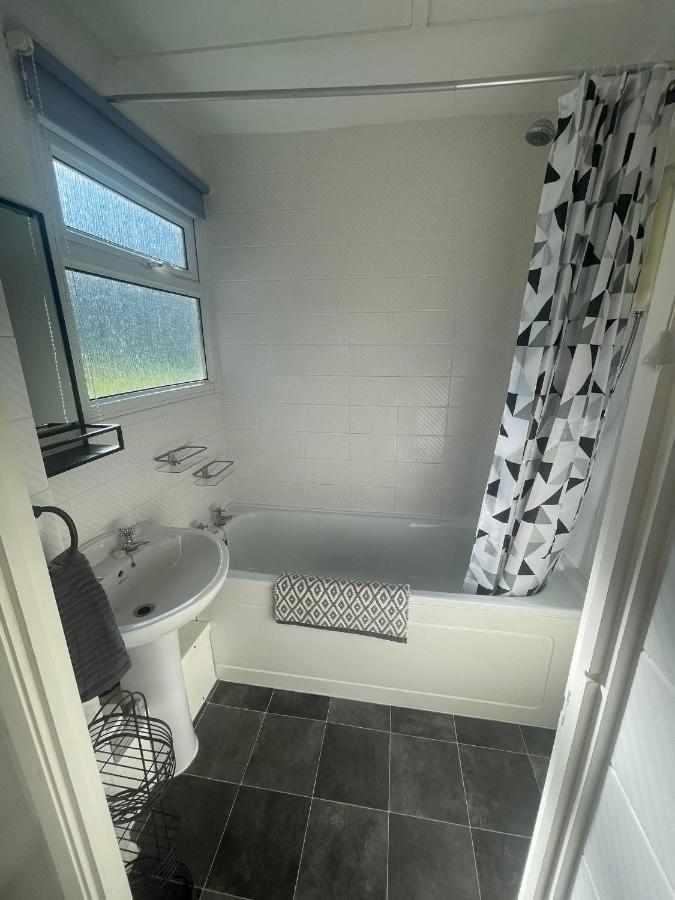 2 Bedroom Holiday Chalet Near Bude Kilkhampton Extérieur photo