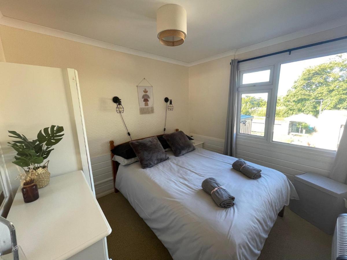 2 Bedroom Holiday Chalet Near Bude Kilkhampton Extérieur photo